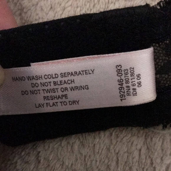 Victoria’s Secret 36C Black push up padded bra with floral detail 💕 - Picture 6 of 7